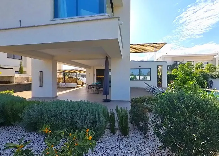 ヴィラ Billy's Place Protaras Luxury With Private Pool With Heated Pool Option For Autumn And Winter Months パラリムニ