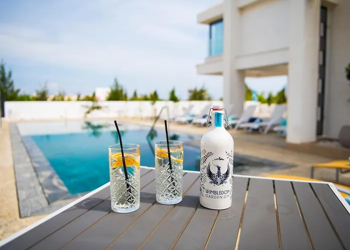 Billy's Place Protaras Luxury With Private Pool With Heated Pool Option For Autumn And Winter Months *