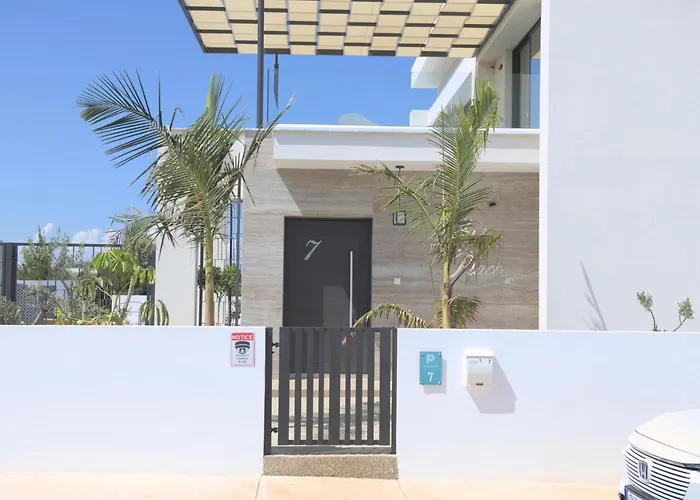 Billy's Place Protaras Luxury With Private Pool With Heated Pool Option For Autumn And Winter Months Vilă *