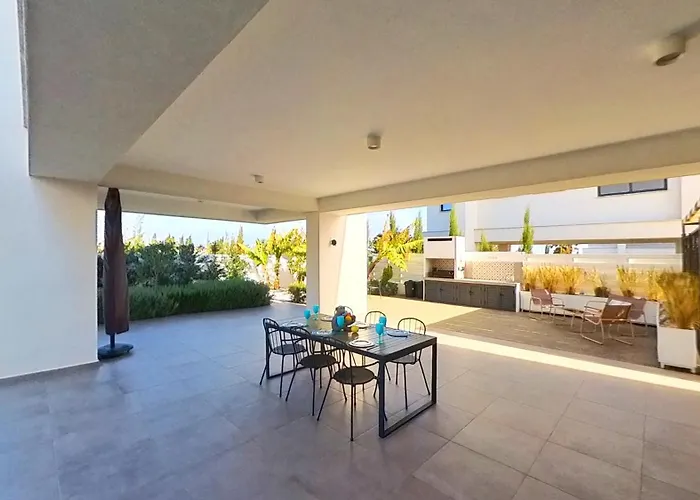 Billy's Place Protaras Luxury With Private Pool With Heated Pool Option For Autumn And Winter Months Paralimni